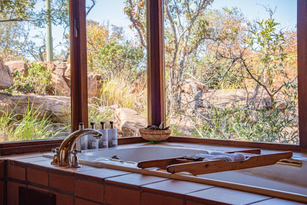 Nungubane Game Lodge ヴェルハヴォンデン・ゲーム・リザーブ エクステリア 写真