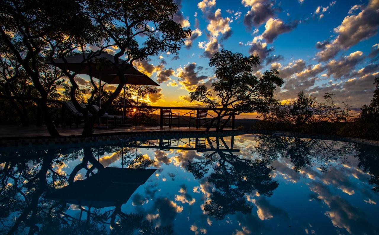 Nungubane Game Lodge ヴェルハヴォンデン・ゲーム・リザーブ エクステリア 写真